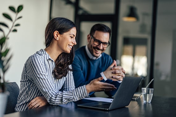 People discussing finances on laptop